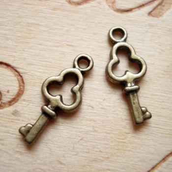 TINY KEY CHARM